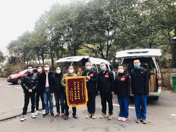 今天，918博天堂控股收获一面来自疫区的特殊锦旗