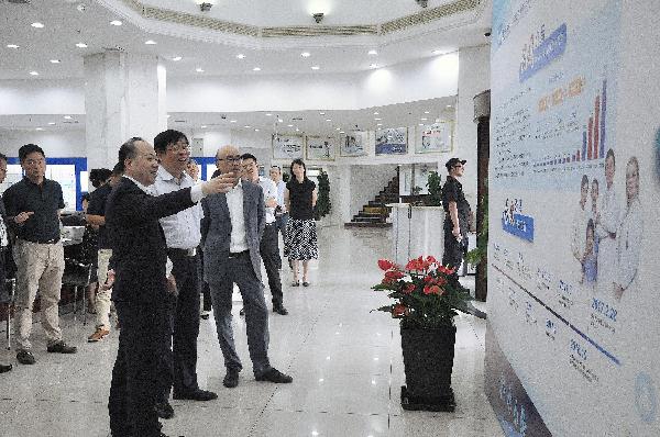 黄浦区委书记杲云一行调研918博天堂医疗器械